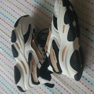 Steve Madden EUC 8 tennis shoes athletic